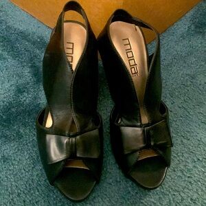 Beautiful Black Heels by Moda